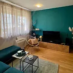 Apartmán Cozy On Location With Private Parking