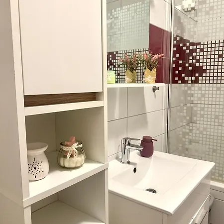 Cozy On Location With Private Parking