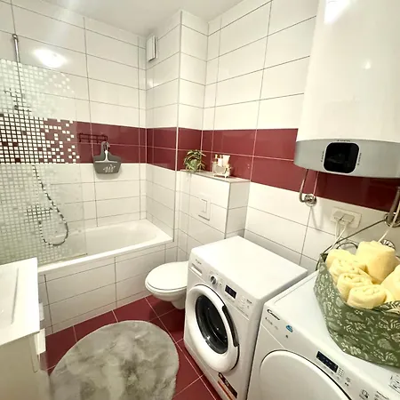 Cozy On Location With Private Parking Apartment *