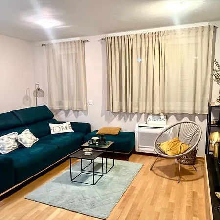 公寓 Cozy On Location With Private Parking