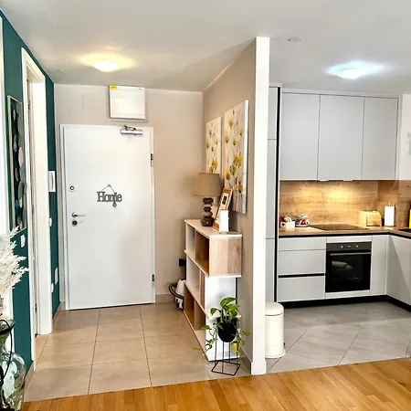 Cozy On Location With Private Parking Daire *