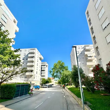 Cozy On Location With Private Parking *