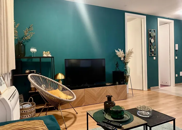 Cozy On Location With Private Parking Apartment *