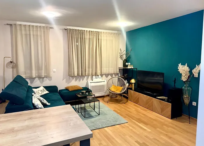 Apartamento Cozy On Location With Private Parking