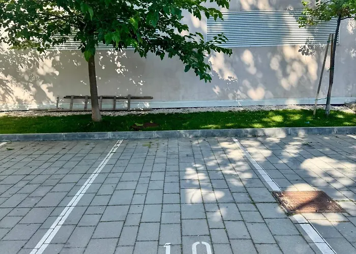 Apartment Cozy On Location With Private Parking *