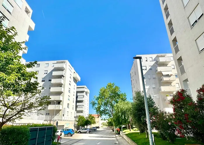 Cozy On Location With Private Parking *